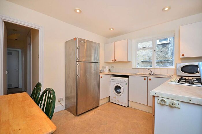 2 Bedroom Maisonette To Rent In Wandsworth Bridge Road, Fulham, London, SW6