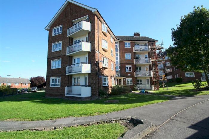 2 Bedroom Flat To Rent In Wallers Close, Woodford Green, Essex IG8