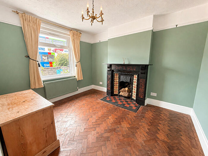 3 Bedroom End Of Terrace House For Sale In Kingsdown Road, Swindon, SN2