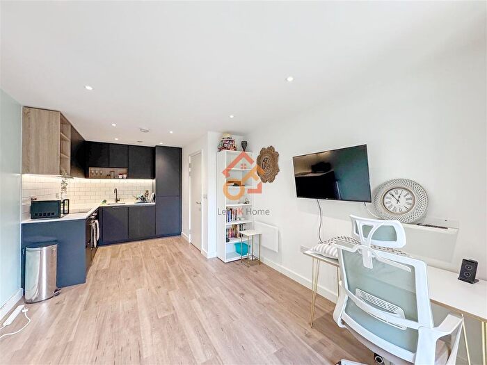 1 Bedroom Flat To Rent In Fairbank House, Beaufort Square, London, NW9