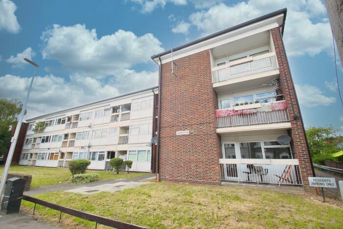 1 Bedroom Flat To Rent In Abberton Road, Woodford Green, IG8