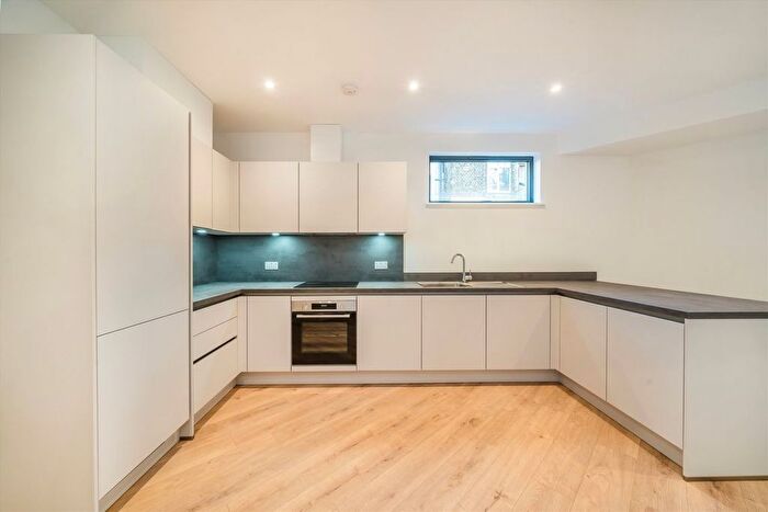 3 Bedroom Maisonette For Sale In Acacia Road, Streatham, SW16