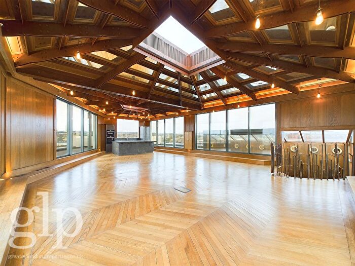 4 Bedroom Flat To Rent In Holmes Road, Kentish Town, NW5