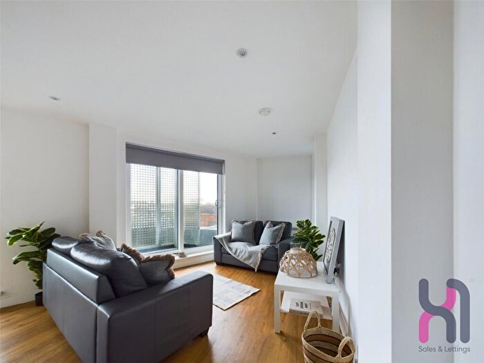 3 Bedroom Flat To Rent In The Plaza, Advent Way, Ancoats, Manchester, M4