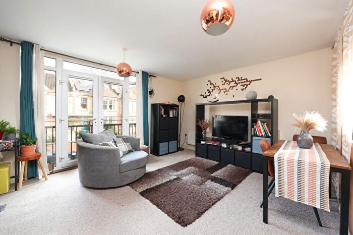 2 Bedroom Flat For Sale In Claremont Avenue, Bristol, BS7