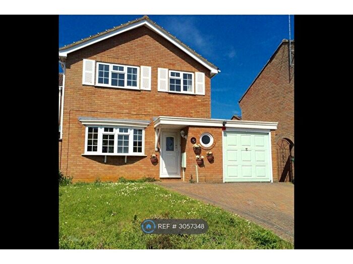3 Bedroom Detached House To Rent In Busby Close, Buckingham, MK18