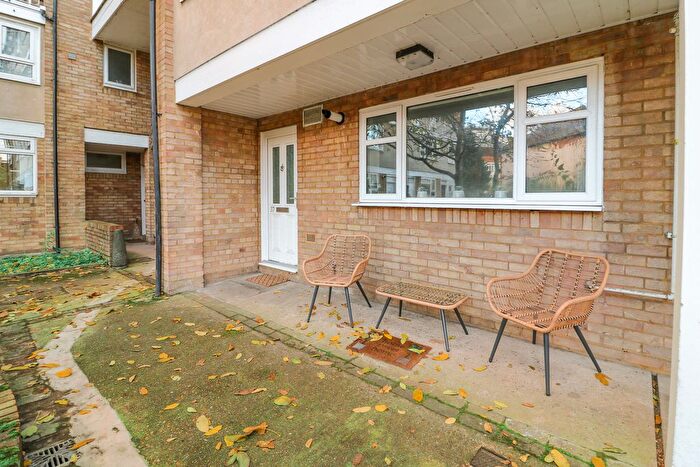 2 Bedroom Flat To Rent In Penrhyn Road, Kingston Upon Thames, KT1