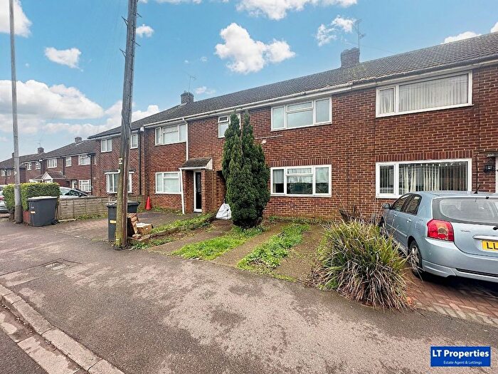 3 Bedroom Terraced House For Sale In Dallow Road, Luton, LU1