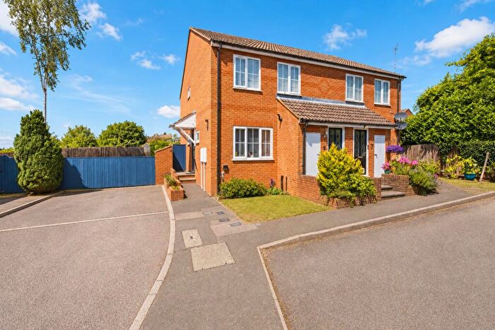 2 Bedroom Apartment For Sale In Woodlea, Hammers Gate, St. Albans, Hertfordshire, AL2