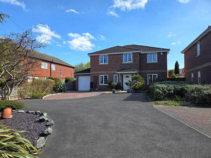 4 Bedroom Detached House For Sale In Brook Lane, Sarisbury Green, Southampton, SO31