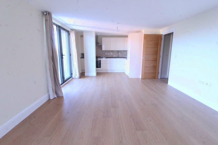 3 Bedroom Flat To Rent In Bow Road, Hardwicke House, London, E3