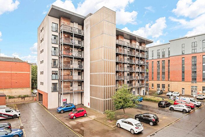 2 Bedroom Flat For Sale In Salamander Court, Leith, Edinburgh, EH6