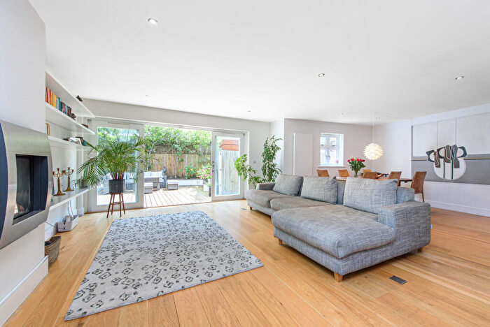 5 Bedroom Flat For Sale In Belsize Lane, Belsize Park, London, NW3