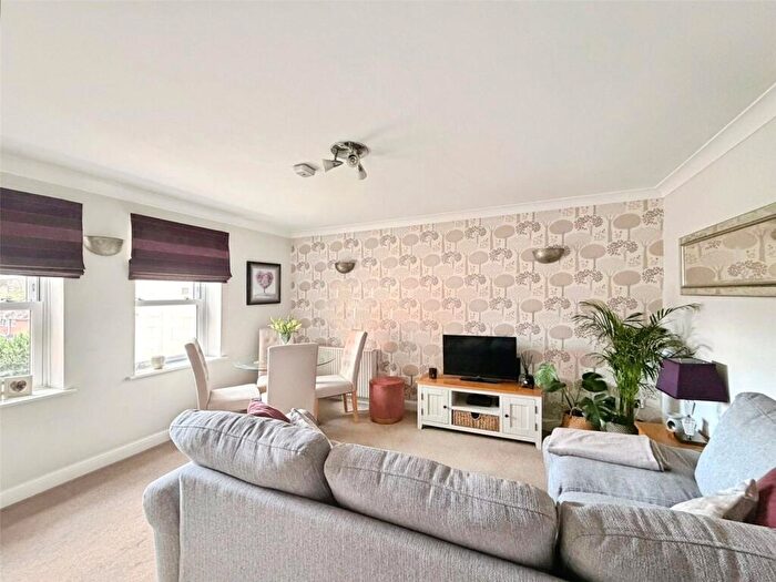 2 Bedroom Apartment For Sale In Bridge Street, Kenilworth, Warwickshire, CV8
