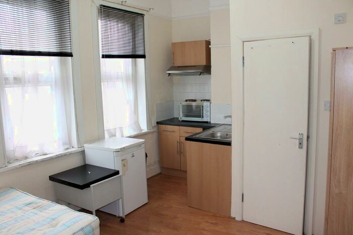 Studio To Rent In Green Lanes, Palmers Green, N13