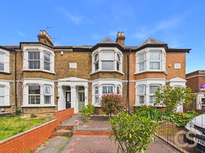 2 Bedroom Maisonette For Sale In Turners Hill, Cheshunt, Hertfordshire, EN8