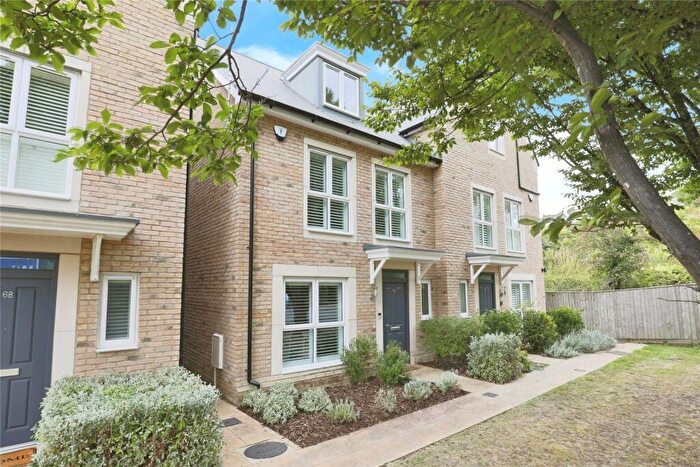 4 Bedroom Semi-Detached House For Sale In Clifton Close, Bicester, Oxfordshire, OX26