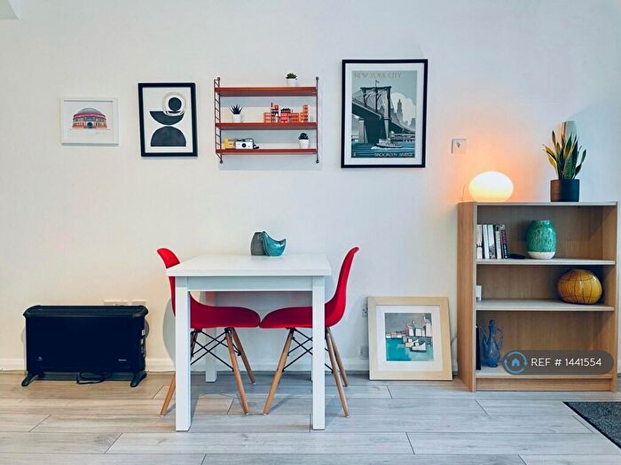 Studio To Rent In The Loning, London, NW9