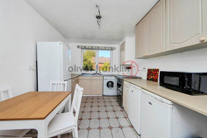 4 Bedroom Flat To Rent In Fairfoot Road, London, E3