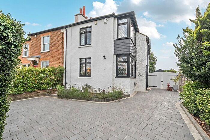 3 Bedroom Semi-detached House For Sale In Heathfield Road, Keston, Kent, BR2