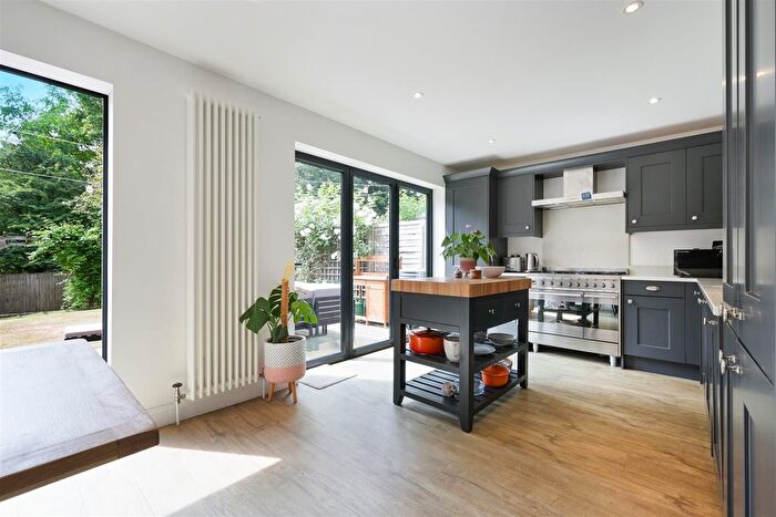 3 Bedroom Detached House For Sale In Ifield Close, Redhill, RH1