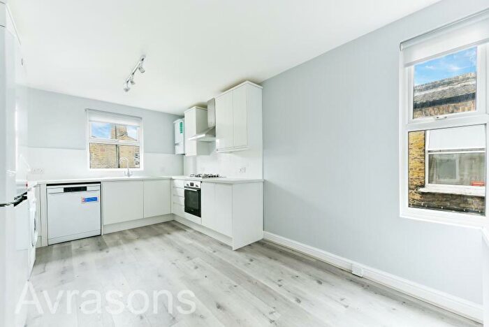 3 Bedroom Flat To Rent In Penton Place, Kennington, SE17