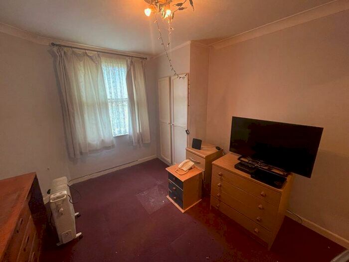 1 Bedroom Flat To Rent In Sea Front, Hayling Island, PO11
