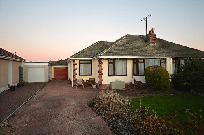 3 Bedroom Bungalow To Rent In Beverstone Grove, Lawn, Swindon, Wiltshire, SN3