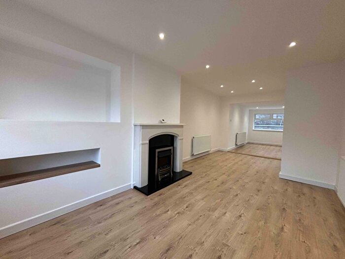 3 Bedroom Semi-Detached House To Rent In Brynmair Road. Godreaman, Aberdare, CF44