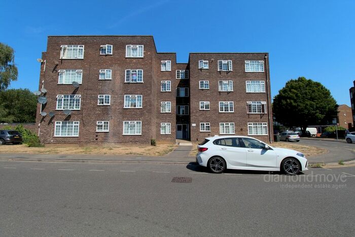 2 Bedroom Flat To Rent In Arborfield Close, Slough, SL1