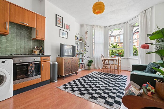 2 Bedroom Flat For Sale In Sandrock Road, London, SE13