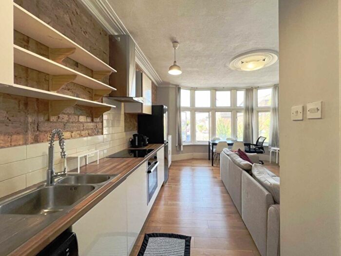 1 Bedroom Flat To Rent In High Street, New Malden, KT3