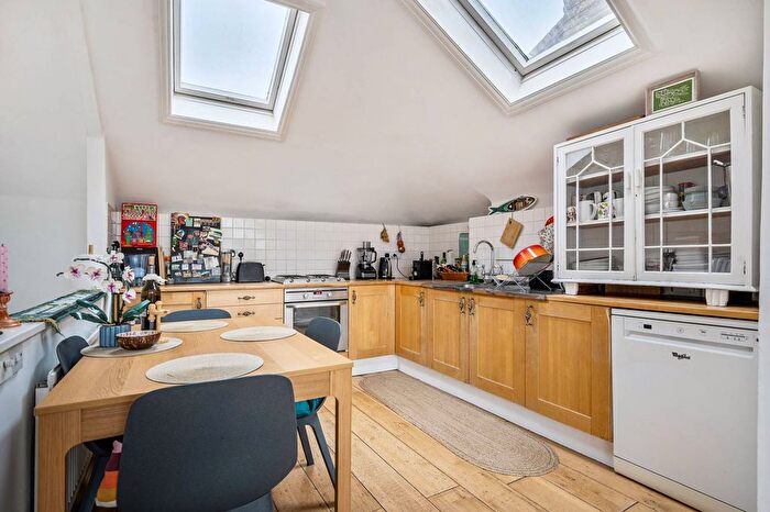 2 Bedroom Flat To Rent In Golborne Road, North Kensington, London, W10