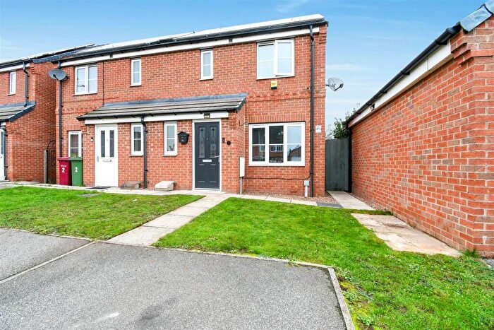 3 Bedroom Semi-Detached House For Sale In Corncrake Drive, Scunthorpe, DN16