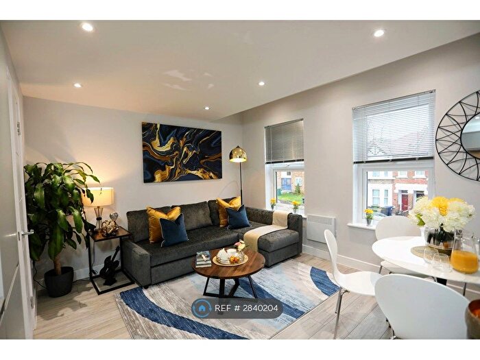 3 Bedroom Flat To Rent In London, London, N12