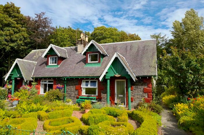 3 Bedroom Semi-Detached House For Sale In Edinburgh Road, Abington, Biggar, South Lanarkshire, ML12