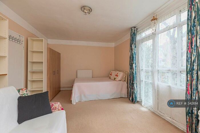 Studio To Rent In Hinchinbrook House, London, NW6
