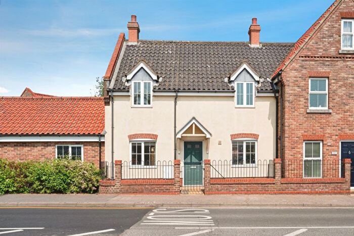 3 Bedroom Semi Detached House For Sale In Baxter Close, Fakenham, NR21