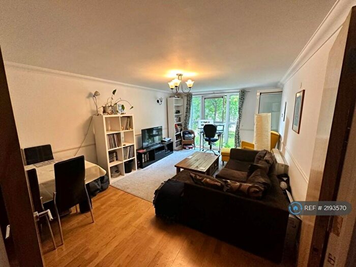 2 Bedroom Flat To Rent In Thistley Court, London, SE8
