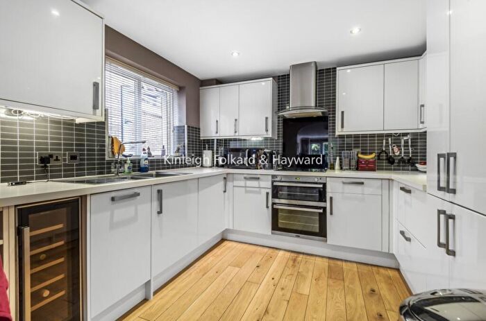 2 Bedroom Flat To Rent In Copers Cope Road, Beckenham, Kent, BR3