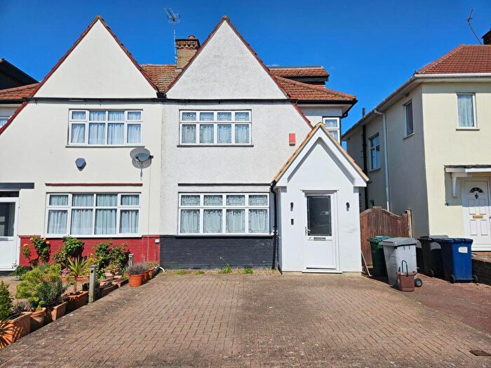 4 Bedroom Semi Detached House For Sale In Deans Lane, Edgware, HA8