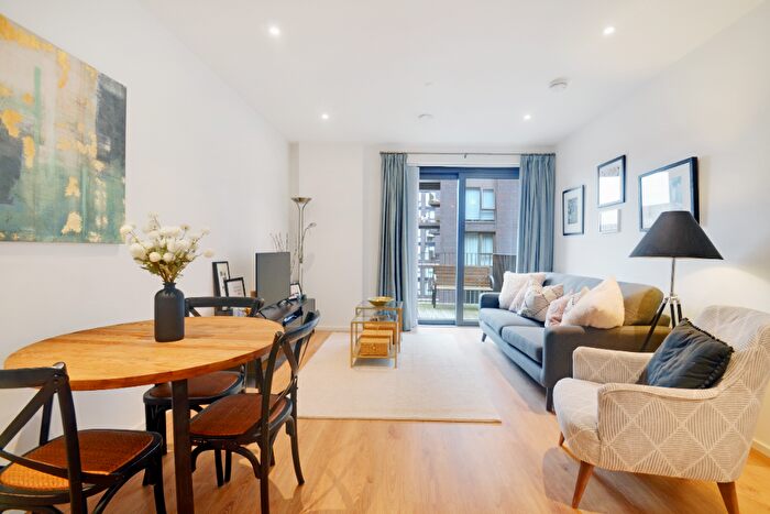 1 Bedroom Flat For Sale In New Mill Road, London, SW11