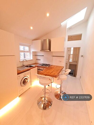 2 Bedroom Flat To Rent In Albert Road, London, E10