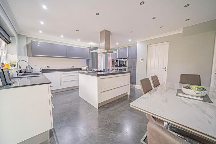5 Bedroom Detached House For Sale In Grovefield Crescent, Balsall Common, CV7