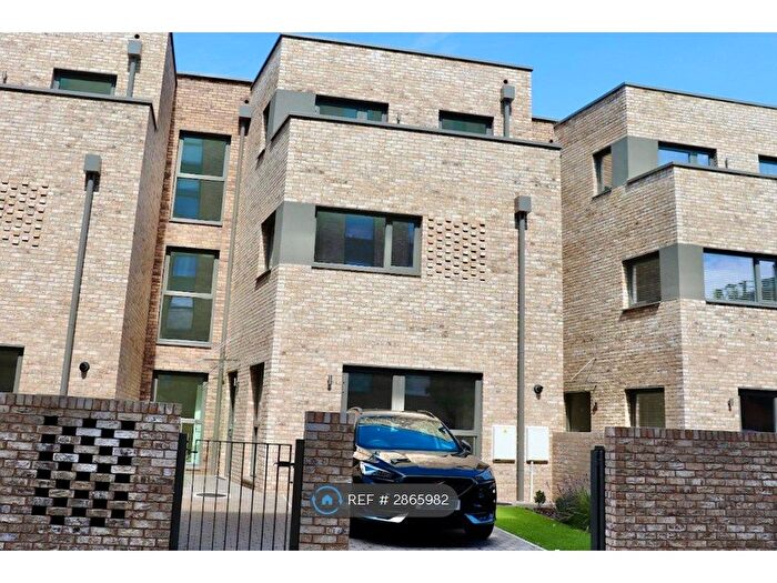 4 Bedroom Terraced House To Rent In Selbourne Avenue, Hounslow, TW3