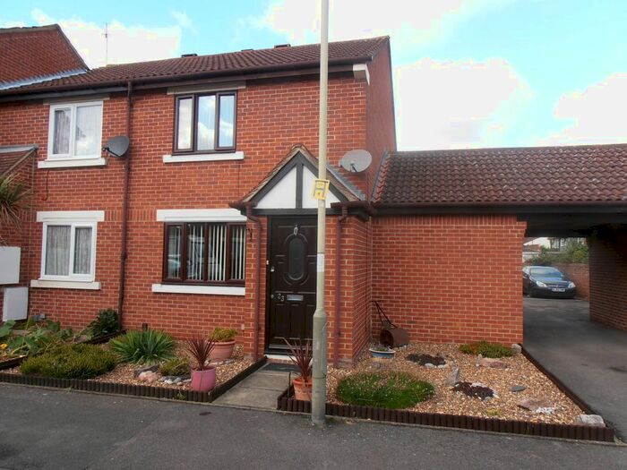 2 Bedroom Maisonette To Rent In Charleston Close, Feltham TW13