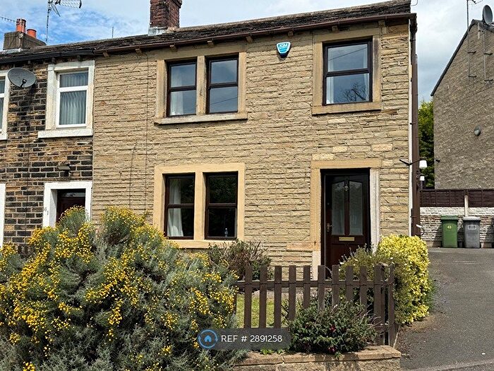 2 Bedroom Terraced House To Rent In Almondbury Bank, Huddersfield, HD5