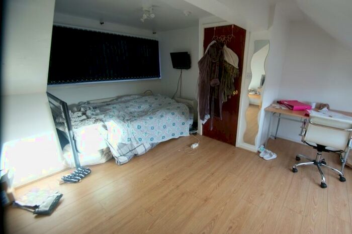 6 Bedroom Terraced House To Rent In Mayville Road, Hyde Park, Leeds, LS6