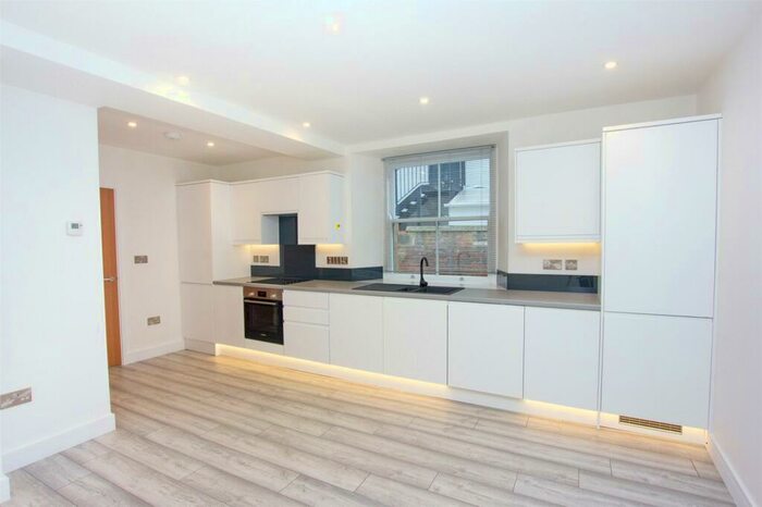 2 Bedroom Apartment To Rent In High Street, Witney, OX28