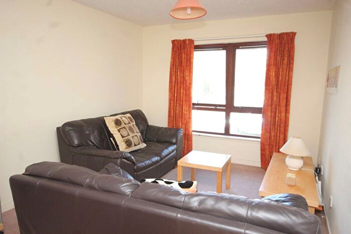 3 Bedroom Flat To Rent In Sienna Gardens, Sciennes, Edinburgh, EH9